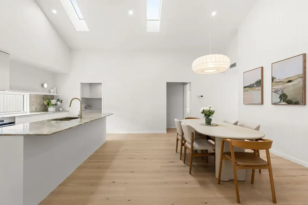 Wellington Point 4Kwarto Modern Tuscan-Inspired Family Sanctuary with Wide Side Access
