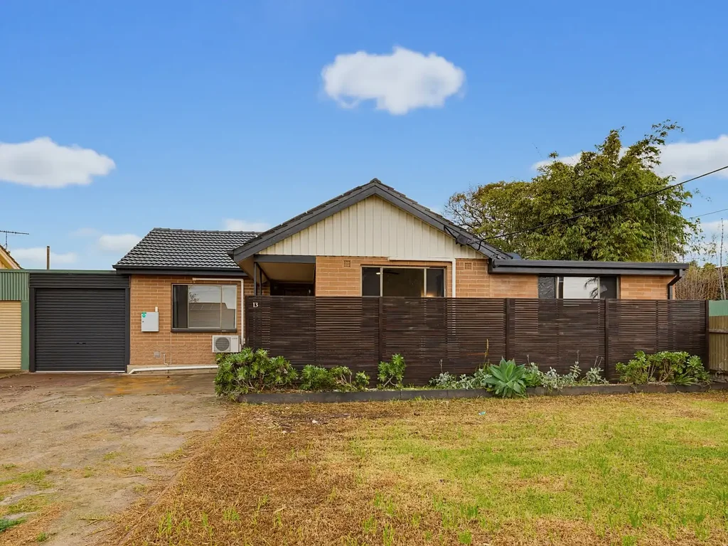Christies Beach 4Moenga Coastal Family Living with In Ground Pool and Entertaining Appeal
