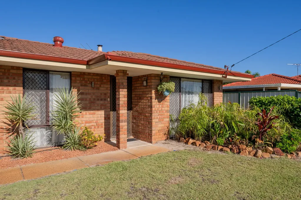 Beechboro 4 Bedroom Spacious Family Home with Multiple Living Areas and Fruit-Filled Gardens