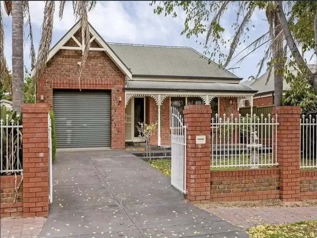 Charming House For Rent in Prospect