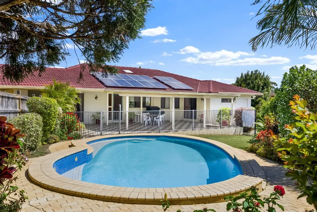 Spacious Family Home with Pool