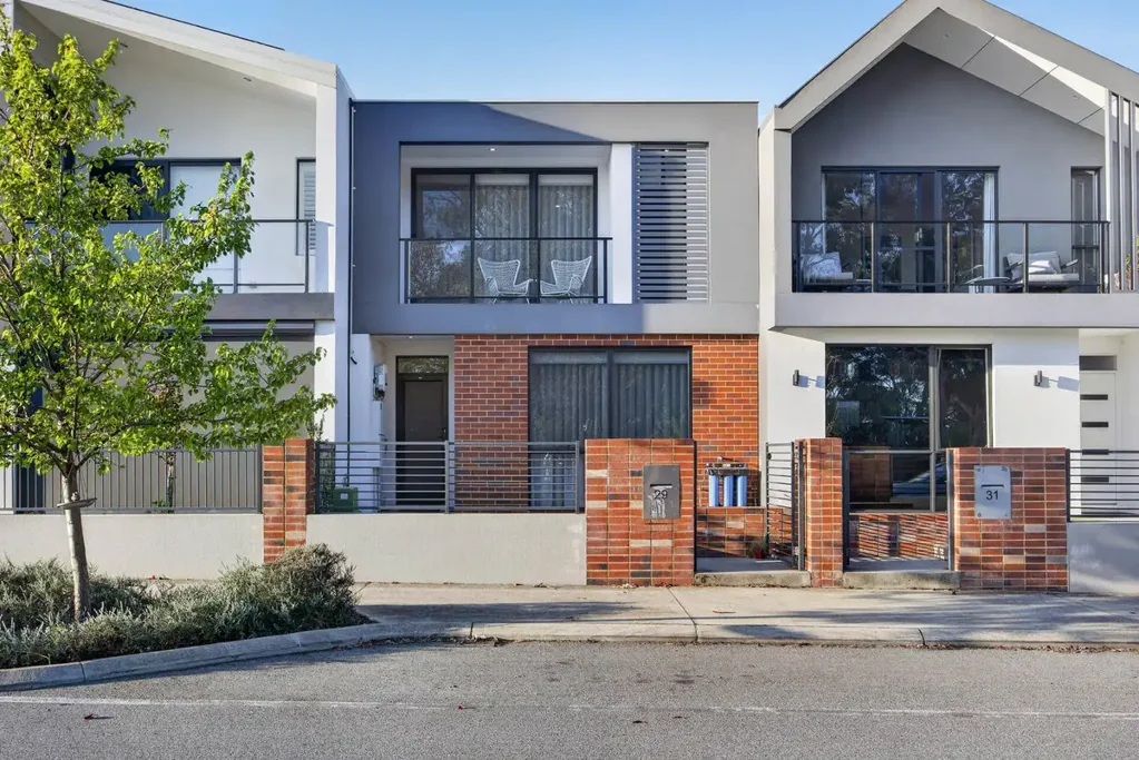 Cockburn Central 3房  Why: Offering exceptional styling and a unique dual-key design, this premium property presents luxury living with a flexible format to accommodate all