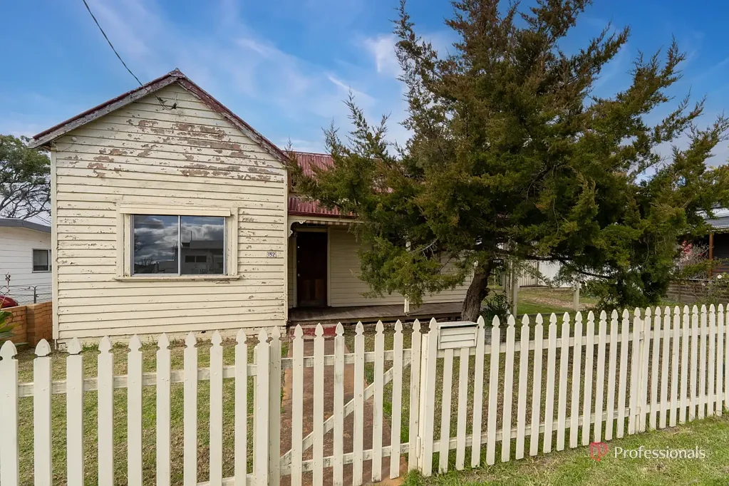 152 Bridge Street, Uralla, NSW 2358
