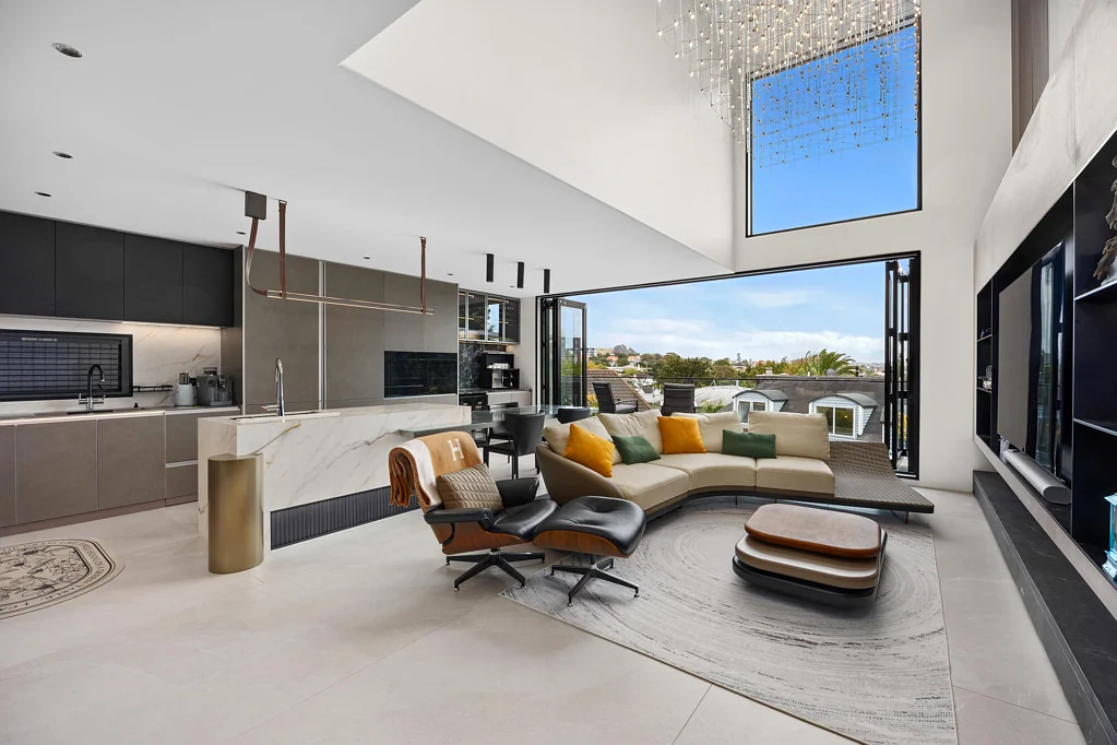 Remuera 4房 现代奢居典范｜Remuera巅峰之作，尽揽Sky Tower城市全景 Modern Remuera Masterpiece with Iconic Views