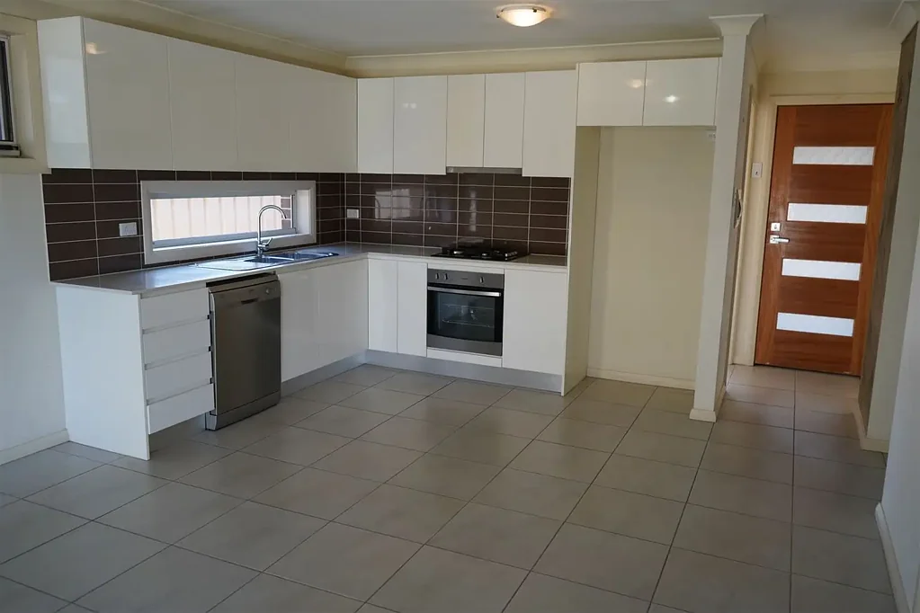 Tidy 2 Bedroom Free Standing Home!!