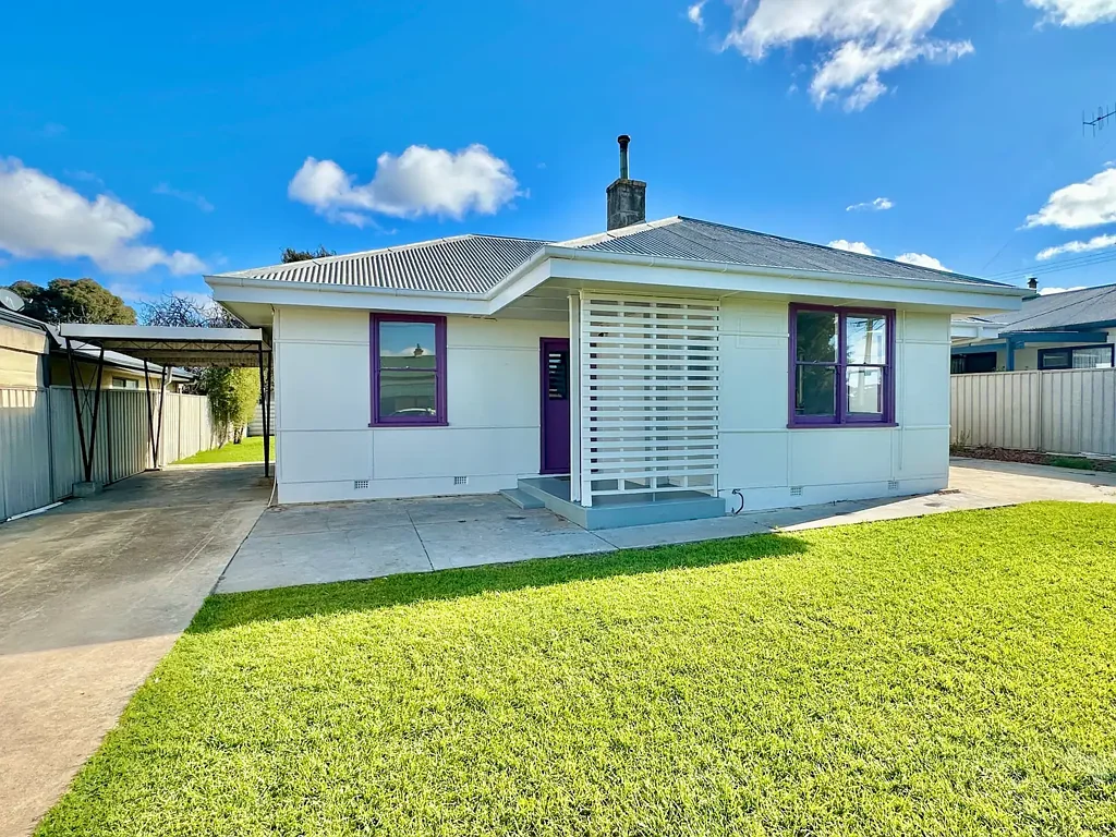 Bordertown 3Kwarto Lovingly Renovated & Ready to Call Home