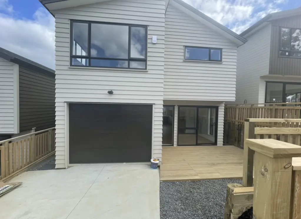 Here's a lovely 4 bedroom house with great settings in Hillcrest North Shore