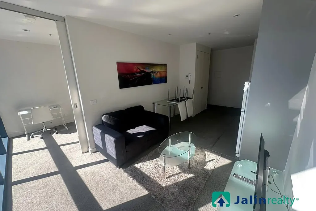 Melbourne 1房 墨尔本核心公寓 实惠价格 落地窗自然光 便利生活 投资良机 Floor to Ceiling Windows