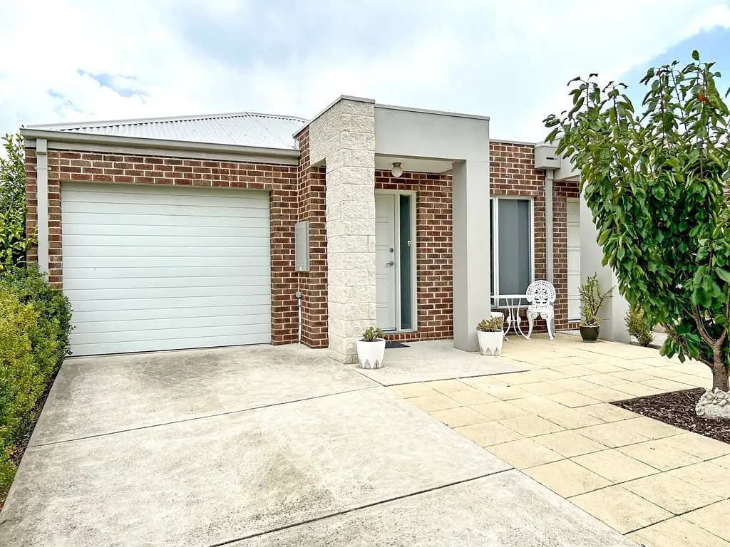 Amazing Three Bedroom Town House