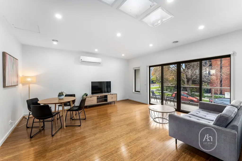 Fully Furnished Townhouse in the McKinnon Secondary College School Zone