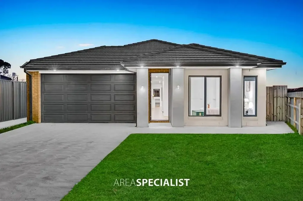 Elegant Family Living in the Heart of Lynbrook