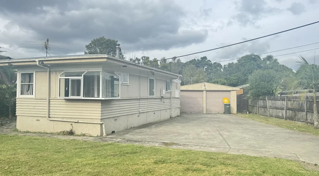 This lovely family house offers 2 bedrooms, 1 bathrooms