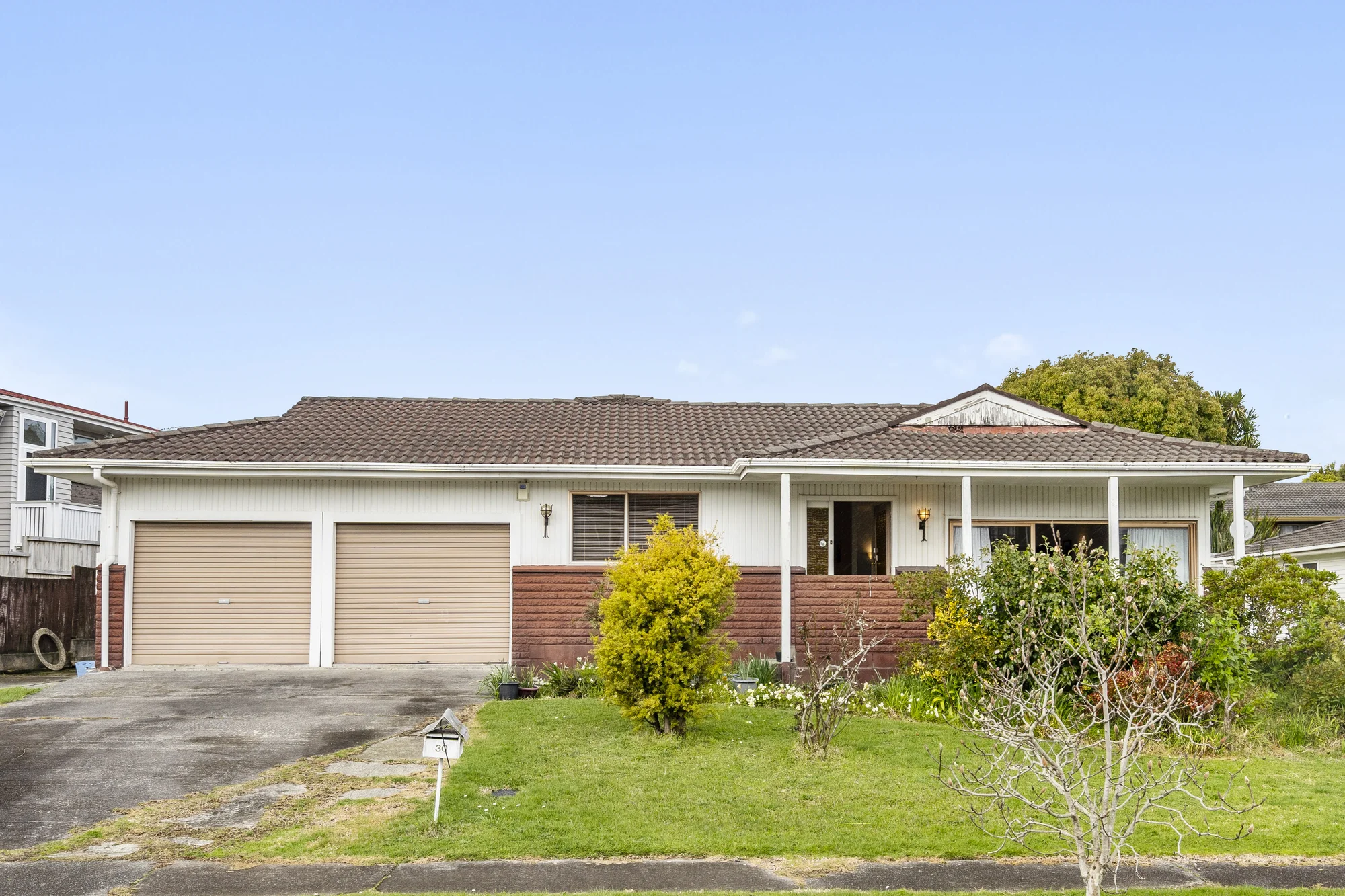 Bucklands Beach 4房 Macleans名校网,独立产权大地,开发/囤地/自住首选! Freehold Land, Develop & Walk to Macleans!