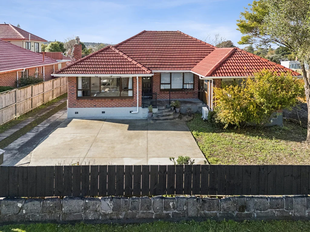 Manurewa 3Phòng ngủ Your Next Move Starts Here - MUST BE SOLD!