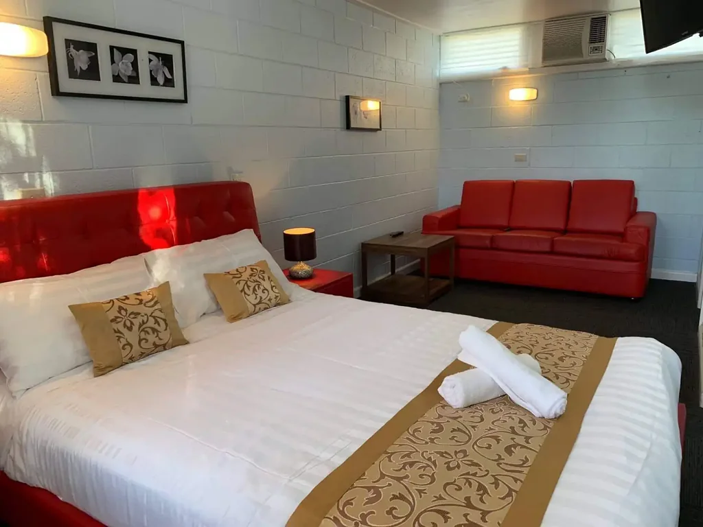 PRIVATE ROOMS WITH BATHROOM and KITCHENETTE