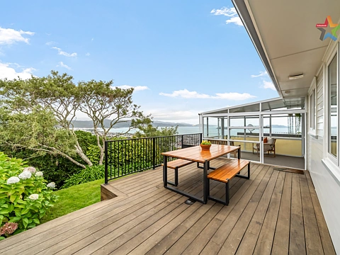 Korokoro 2房  EASY LIVING WITH HARBOUR AND VALLEY VIEWS!