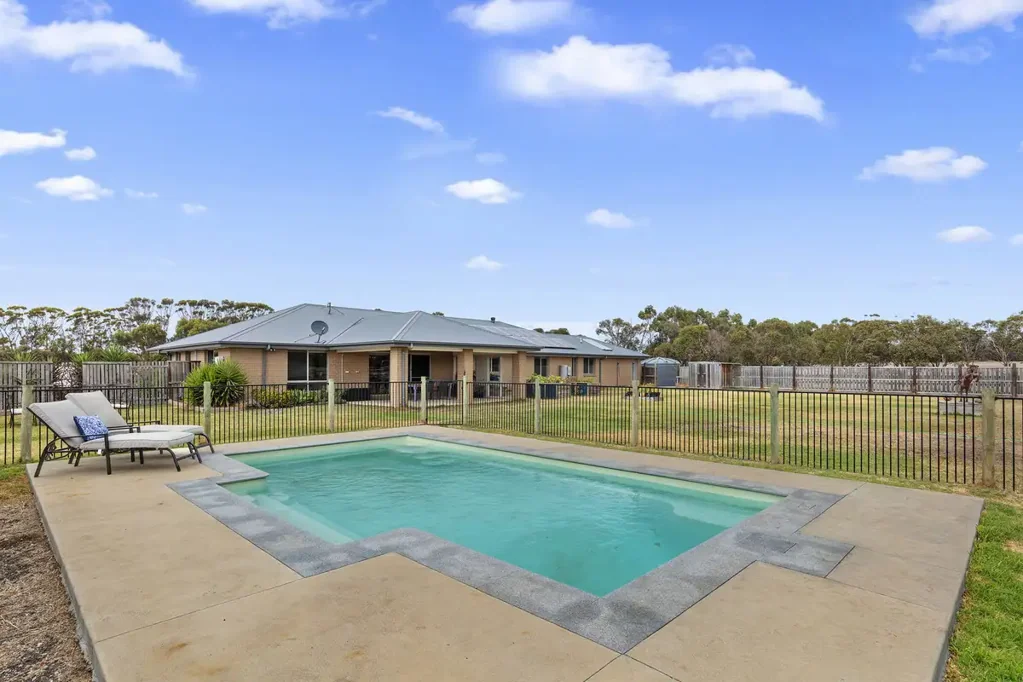 Inverleigh 4 Slaapkamer Truckies & Horse Lovers on Approx. 5.5 Acres