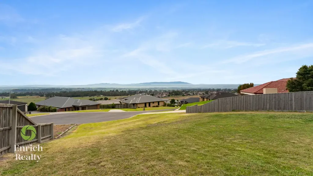 Moe Unrivalled Position. The Pinnacle of Mountain View Estate.
