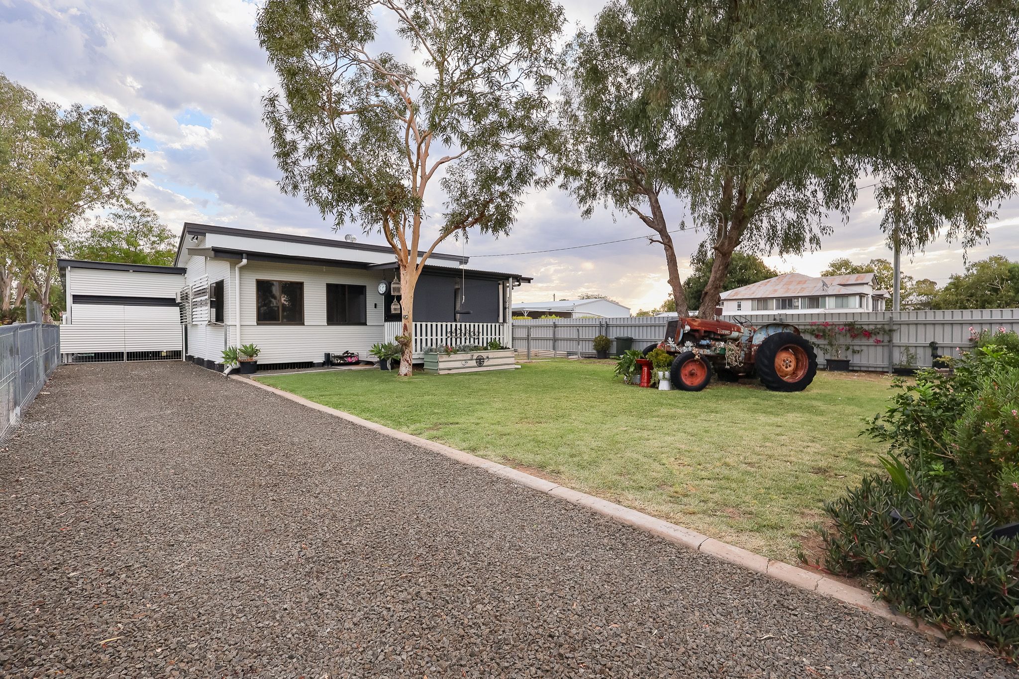 2 LOVELL ST, ROMA QLD 4455, 0 chambres, 0 salles de bain, House