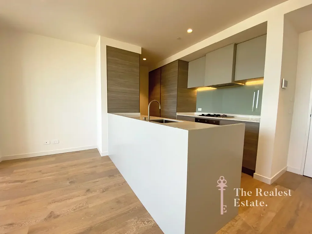 Spacious & Devine with Views!