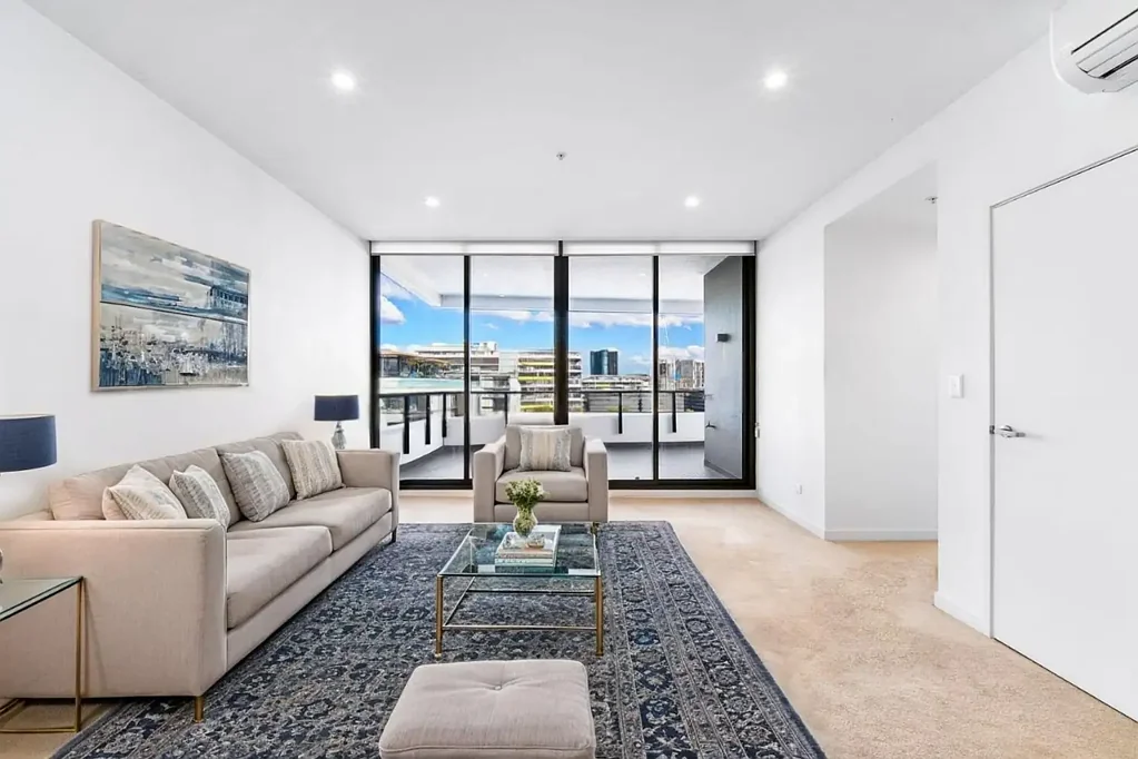 Stylish Corner Apartment in the Heart of Waterloo