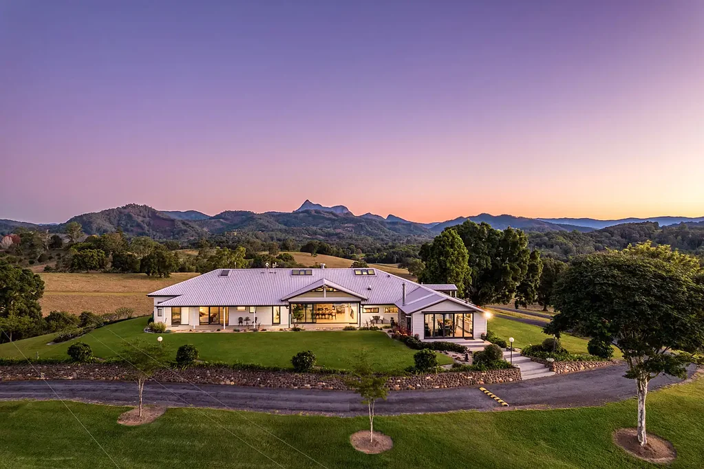 Nobbys Creek 7chambre Private Airstrip & Hangar on 116-Acre Hilltop Luxury Estate