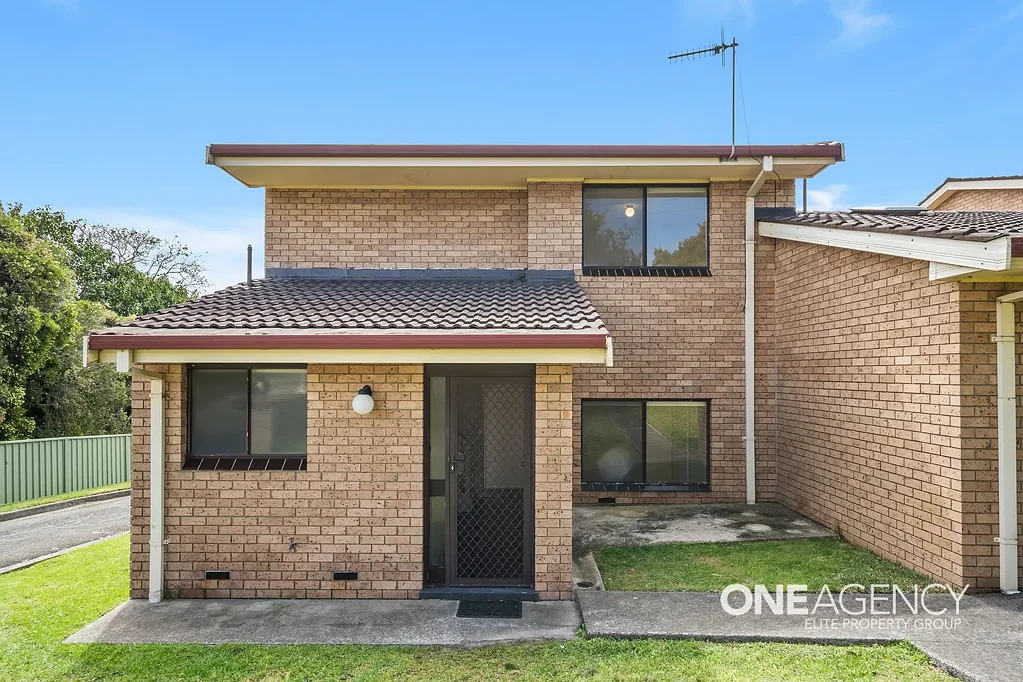 FRESHLY UPDATED TOWNHOUSE WITH ULLADULLA HARBOUR VIEWS