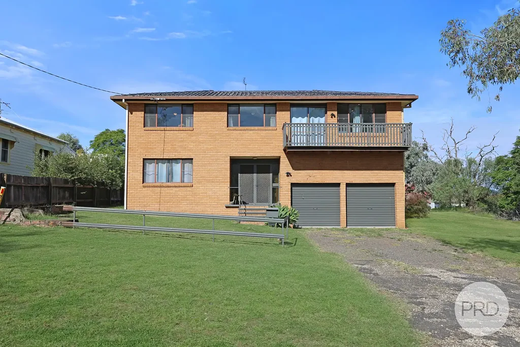Werris Creek 5 Bedroom Spacious home on a generous block in the heart of Werris Creek!