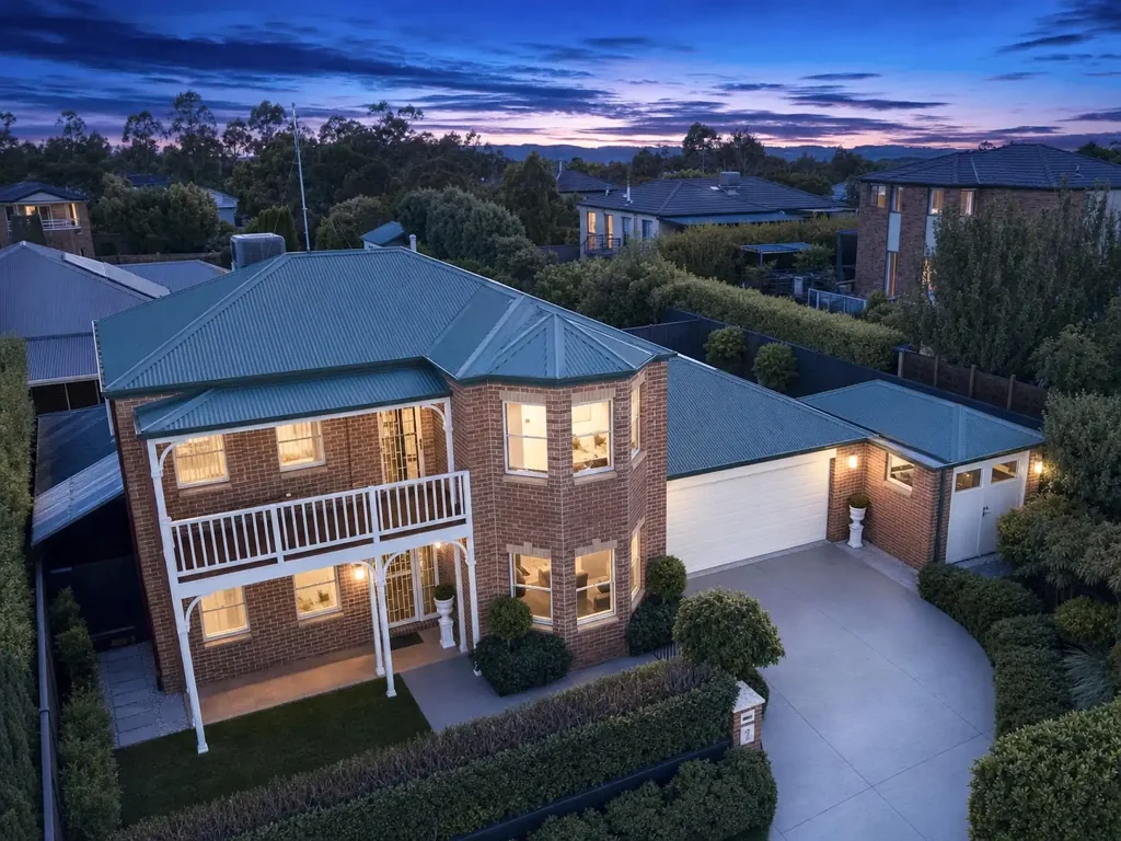 Highton 3ห้องนอน Malishev Home with Space, Style & Spectacular Views