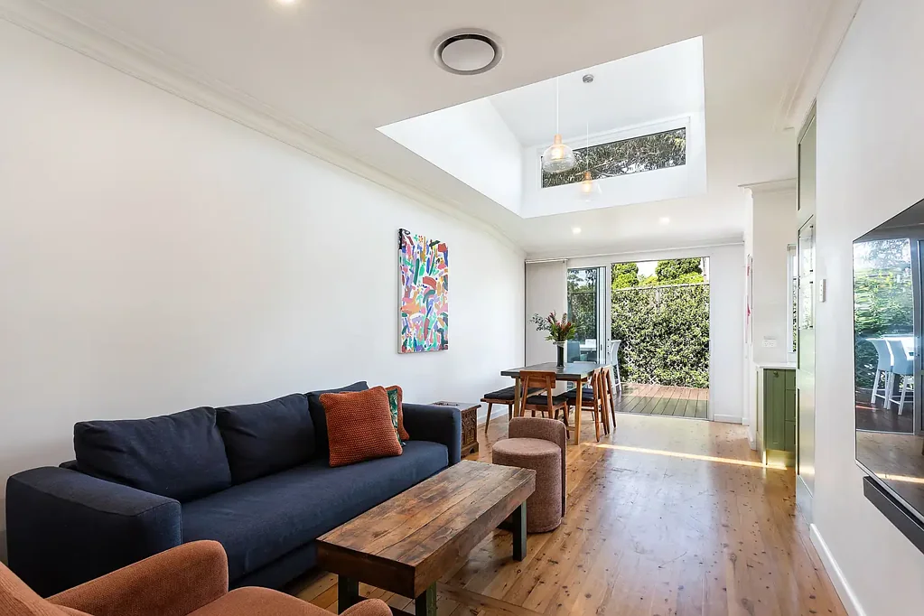 Mascot 3Zimmer Renovated Character Home With Skylit Living & Attic Studio