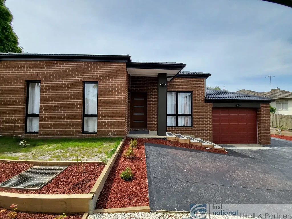 THREE-BEDROOM, TWO -BATHROOM VILLA UNIT IN A QUIET LOCATION