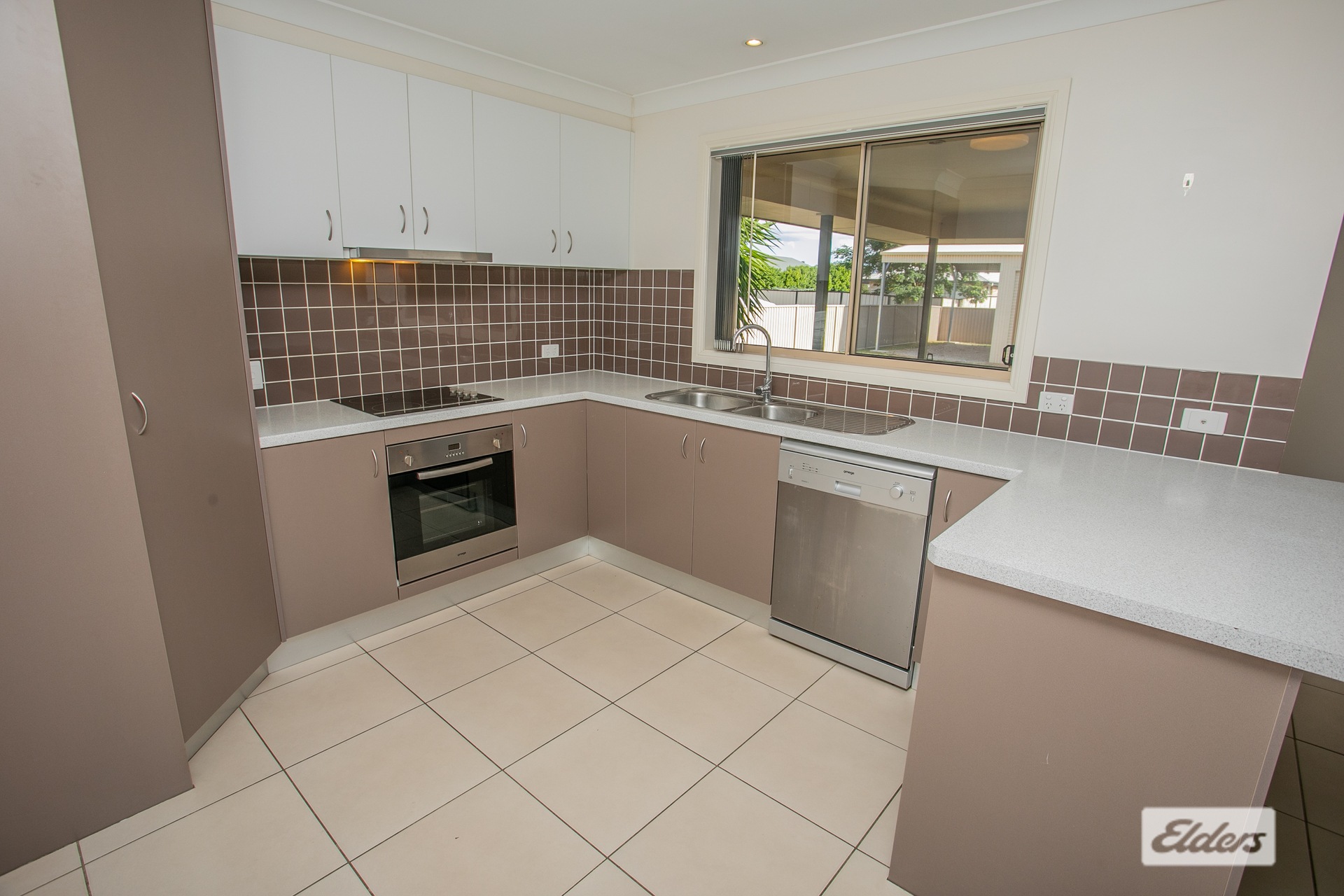 8 SHERIDAN ST, CHINCHILLA QLD 4413, 0 habitaciones, 0 baños, House