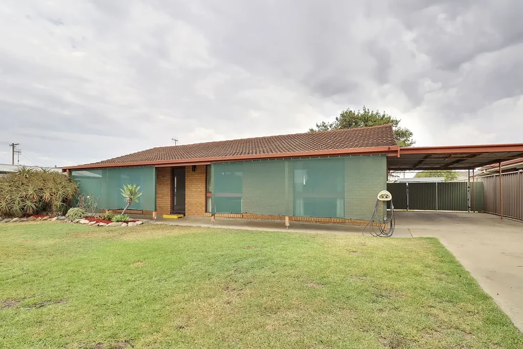 1 Johnston Crescent, Deniliquin, NSW 2710