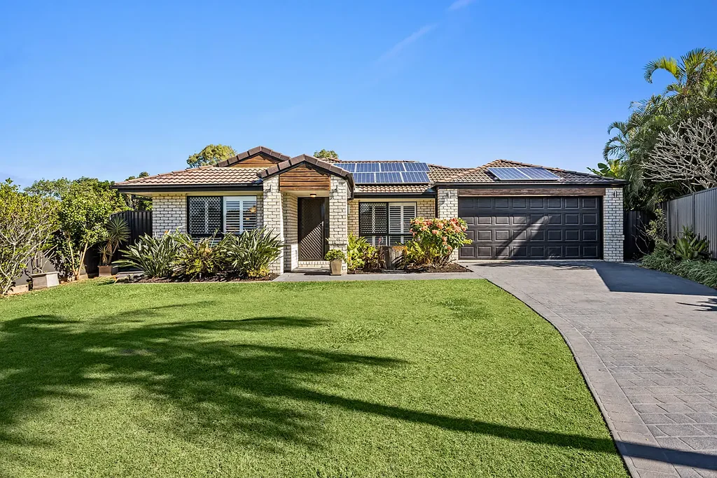 4 Bedroom Tropical Oasis with Pool & Spa!