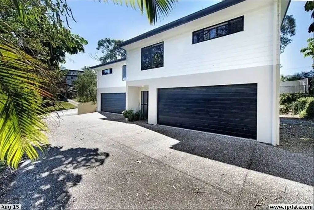 **APPLY NOW for PRE-APPROVAL** A well-presented home perfectly suited for families or professionals seeking comfort, space, and convenience.