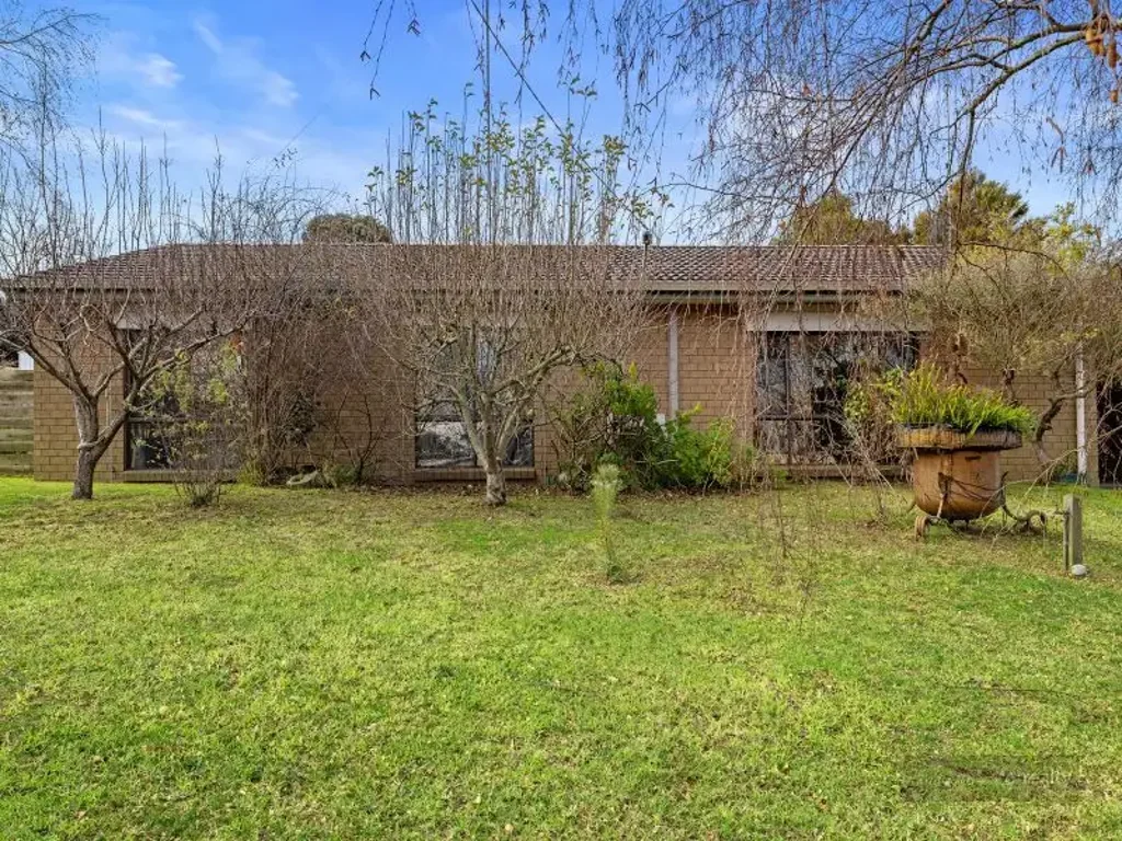Leongatha 3 Bedroom Neat as a pin & within walking distance to the shops.