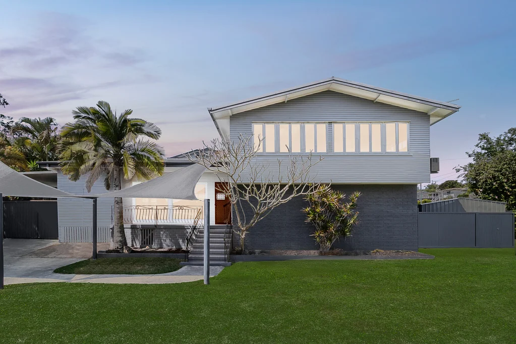 2 Banoon Drive, Wynnum, QLD 4178