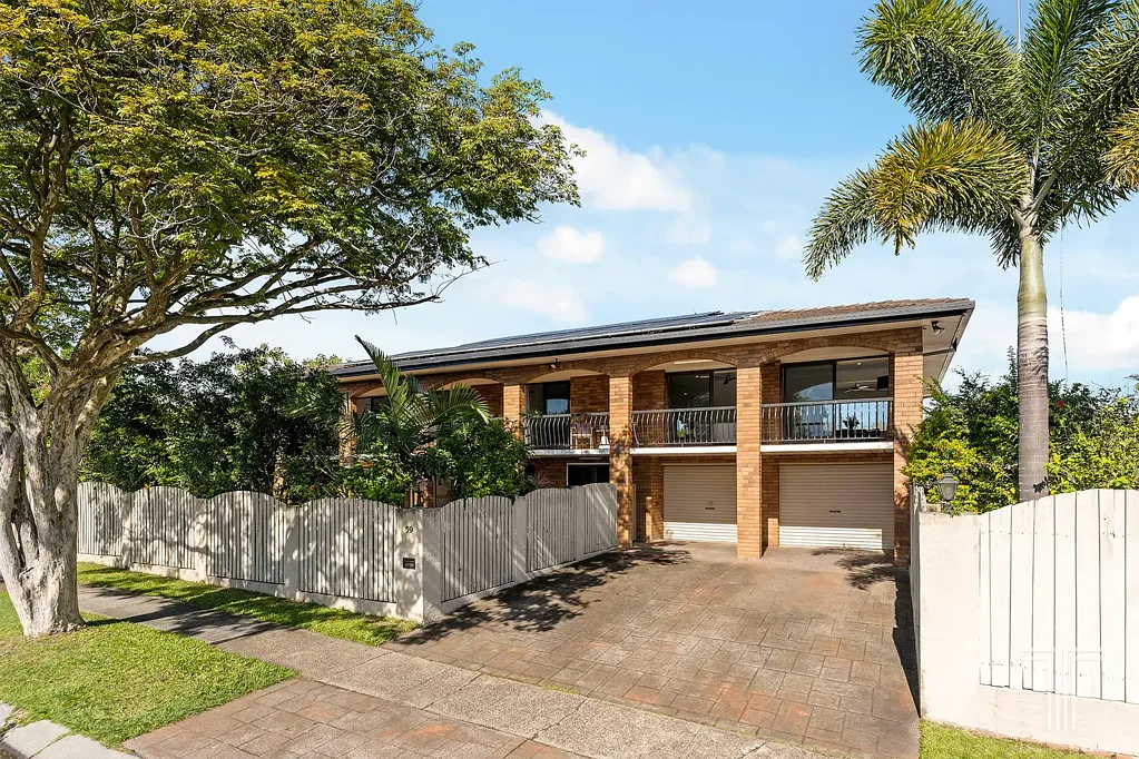 Carindale 4Habitaciones Elevated Family Living with Exceptional Flexibility