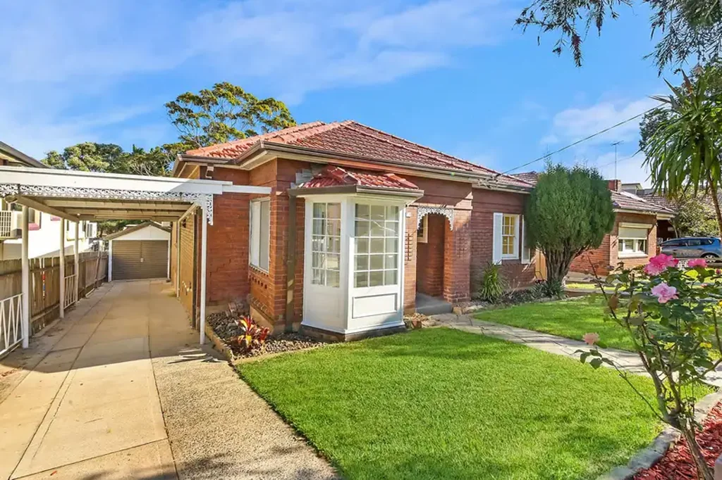 FANTASTIC FOUR BEDROOM SPACIOUS FAMILY HOME