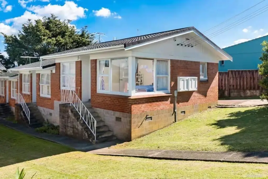 Want to live in Forrest Hill?