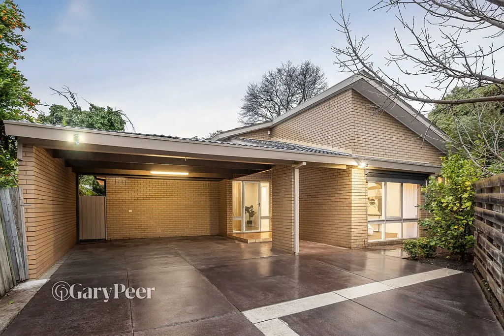 Caulfield North 3 Bedroom Peaceful & spacious in a prime locale