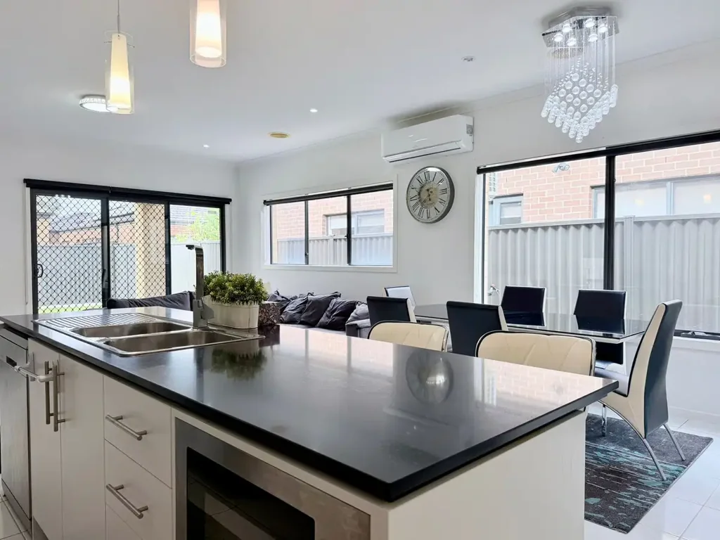 Eco-Friendly 5 Bedroom home! Walk to Shops, Schools & More..