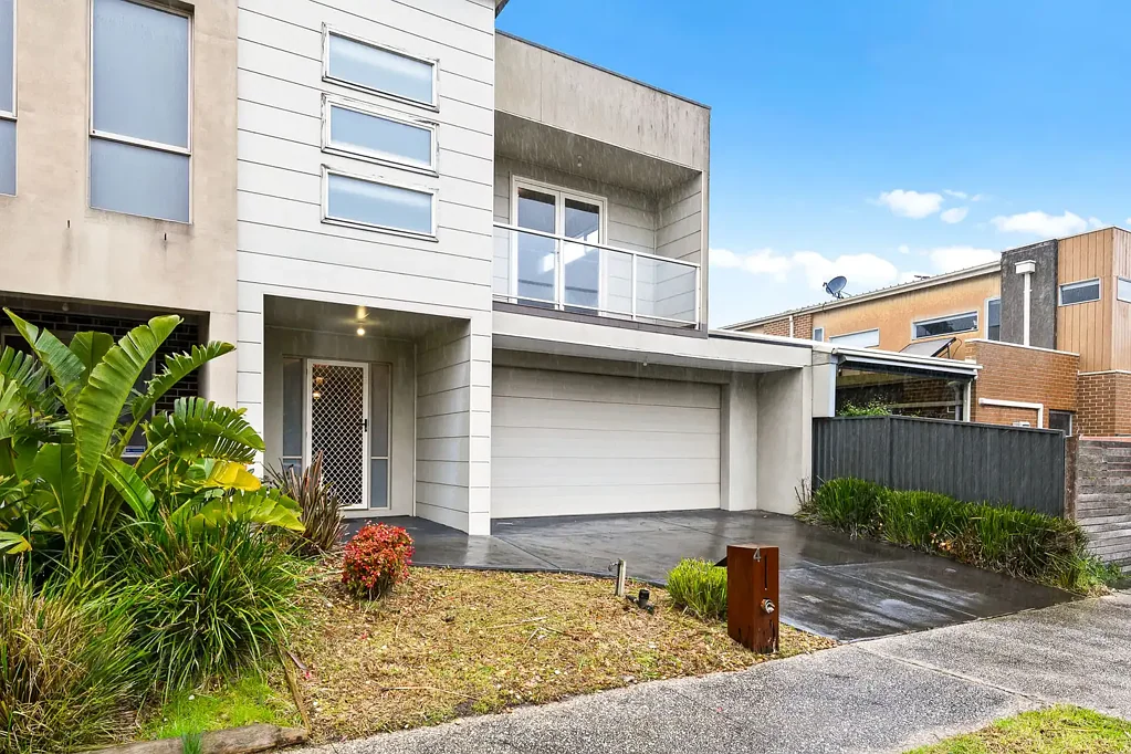 Family Home in Lakeside Pakenham