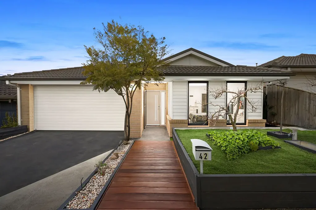 Mernda 4Habitaciones Tucked-Away Tranquillity with Effortless Style - 4-Bedroom Family Gem in Mernda!
