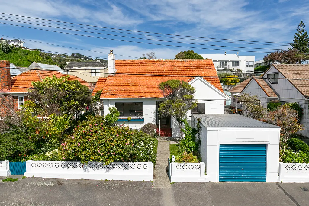 Miramar 3房  FAMILY FAVOURITE WITH A FAIRYTALE GARDEN