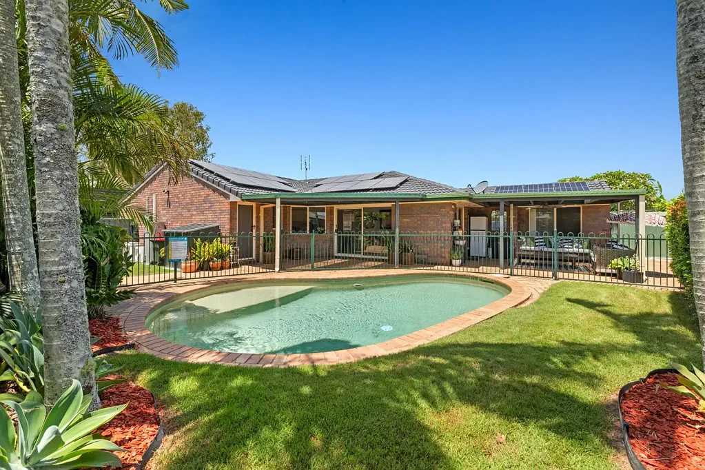 Kingscliff 4कमरा Exceptional Single-Level Family Home with Pool