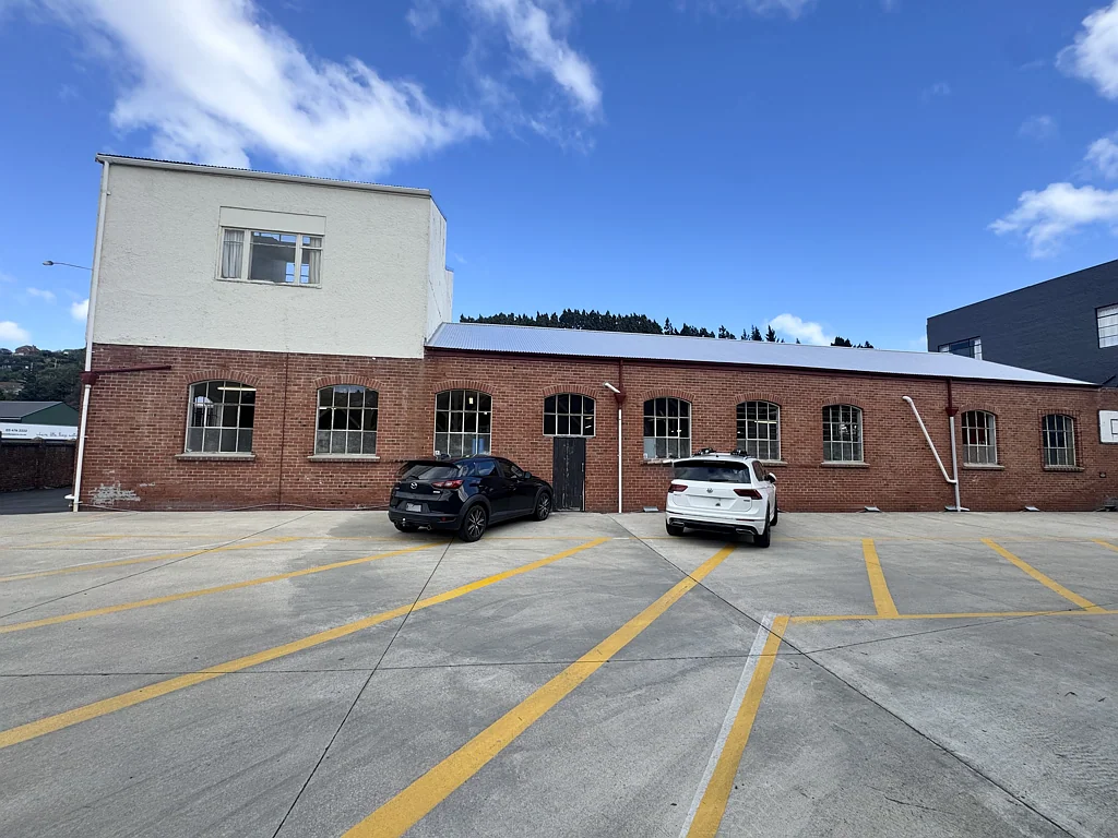 Glenross Versatile Industrial Space with Office & Car Parks