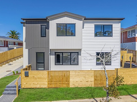 Pakuranga Heights 4房 全新现代独栋  毗邻著名私校 交通便利  配套醇熟  兼享舒适与品质的理想家园！ Vendor Desperate To Sell! Make Your Offer Today!