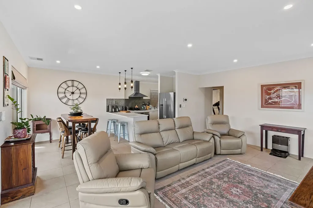 Dudley Park 3 Bedroom Comfortable family living in a quiet cul-de-sac.