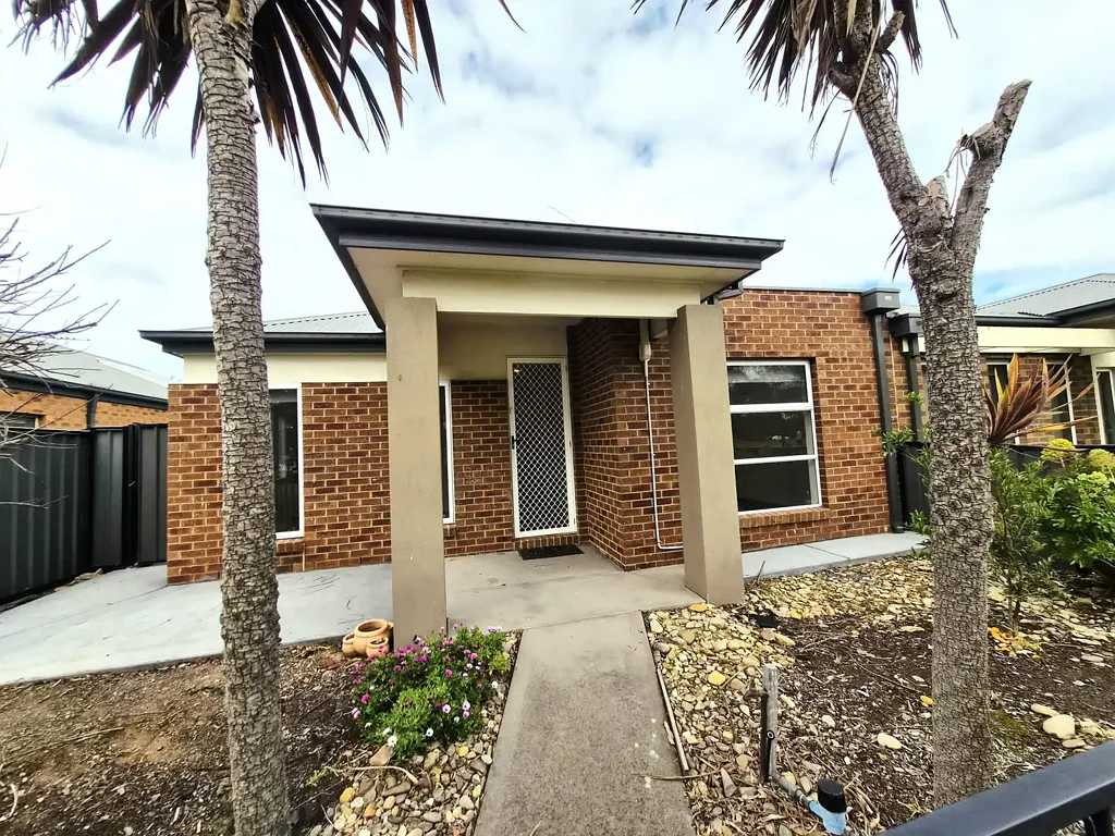 Bright & Modern Living Across From the Park! Come Check It Out.